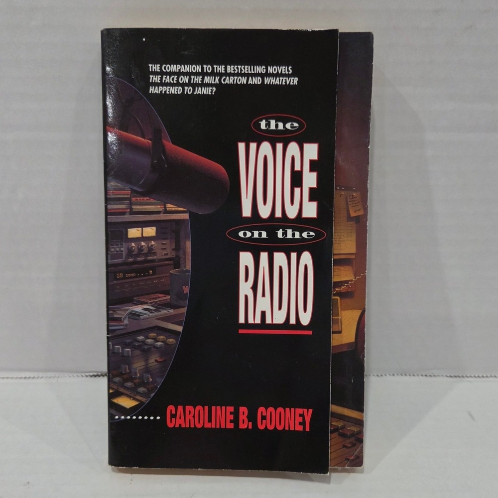 The Voice on the Radio by Caroline B. Cooney Janie Johnson Series Paperback